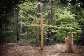 Kreuz auf Waldfriedhof