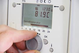 Modernes Thermostat für eine Heizung
